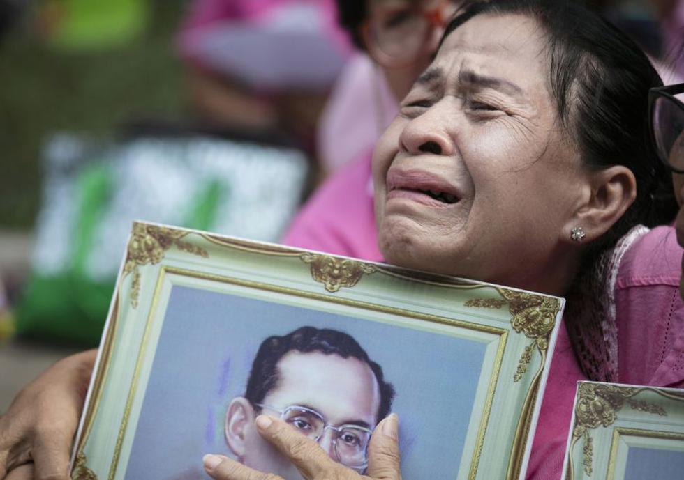 Tailandia est&aacute; de duelo por la muerte del rey Bhumibol Adulyadej, el monarca de reinado m&aacute;s largo del mundo. (Foto: AP)