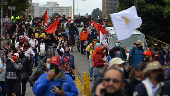 Manifestantes marchan contra las políticas del Gobierno de Iván Duque, en Bogotá (Colombia). (Foto: EFE)