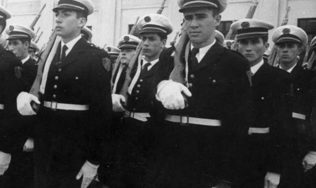 (Foto: "El cadete Vargas Llosa", de Sergio Vilela)