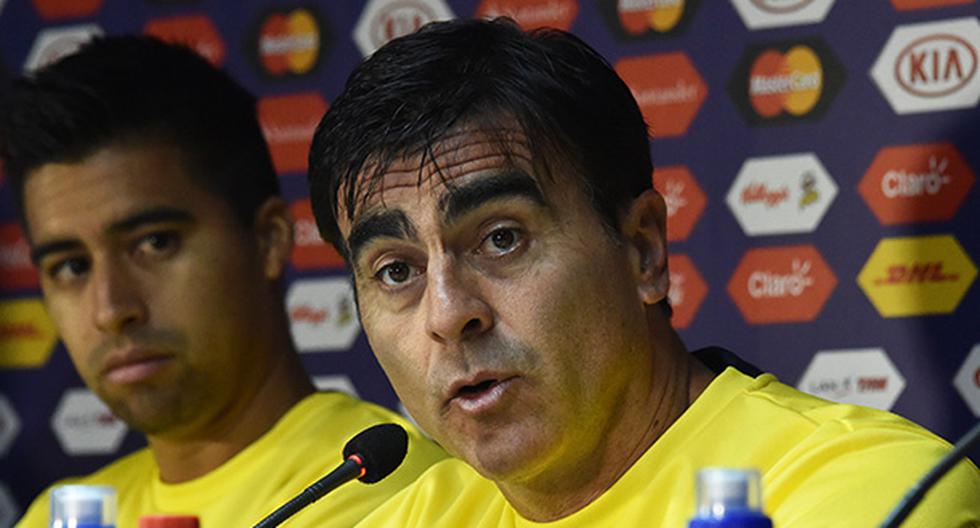 Gustavo Quinteros consideró justa derrota de su equipo ante Chile (Foto: AFP)