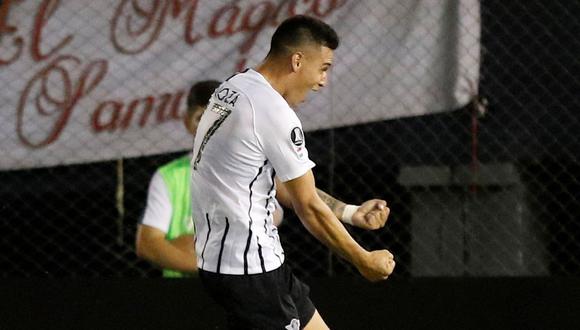 Libertad vs. Rosario Central: el gol de Mathías Espinoza para el 1-0 en el Defensores del Chaco. (Foto: EFE)