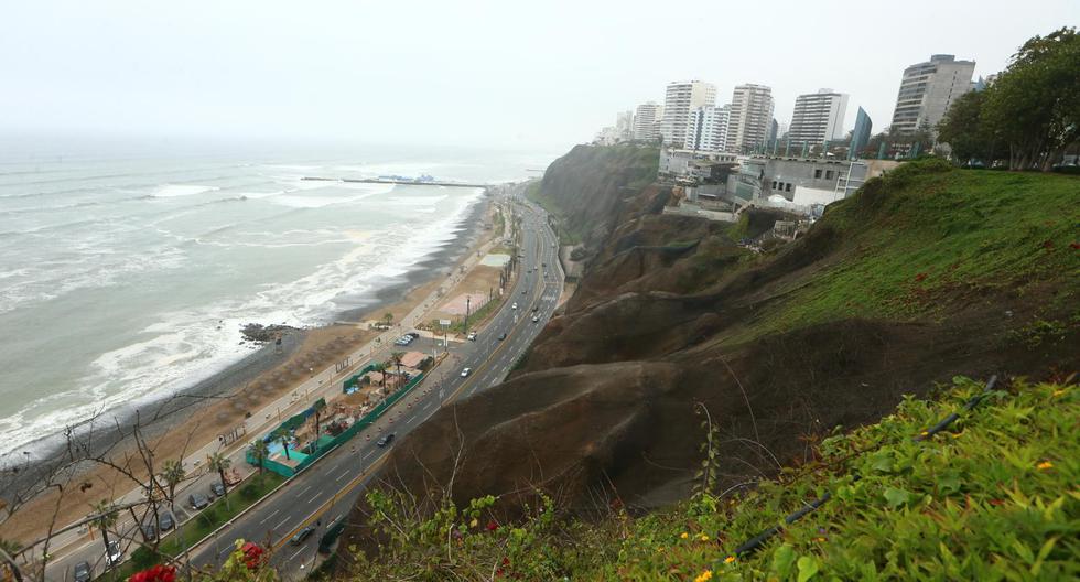 Está previsto que el teleférico de Miraflores cuente con dos estaciones: a la altura del parque Domodossola, en la superficie superior del acantilado, y en la playa Redondo, en la Costa Verde. (Foto: Alessandro Currarino)