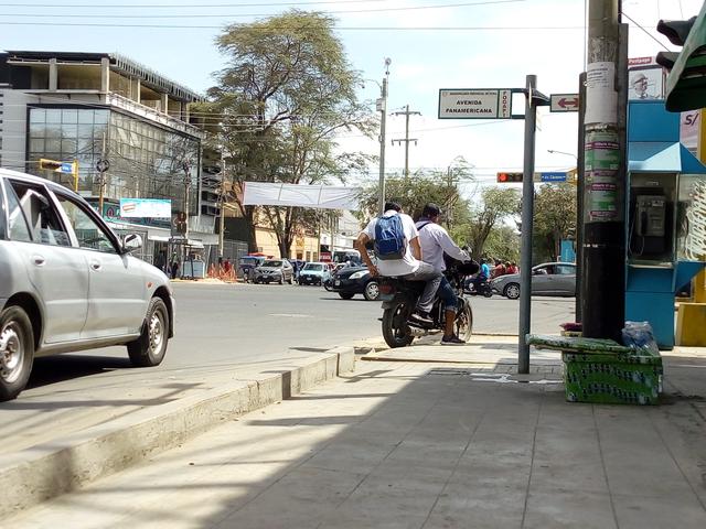 Servicio ilegal de taxi en moto tiene más de 15 años de funcionamiento en Piura. (Foto: Ralph Zapata)