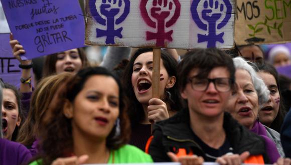 Las mujeres participan en una manifestación con motivo del Día Internacional de la Mujer en Madrid, España, el 8 de marzo de 2020. (OSCAR DEL POZO / AFP / Archivo).