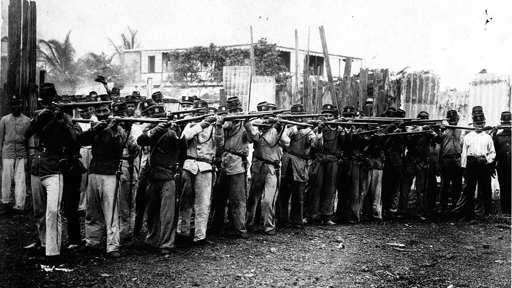 Colombian troops in Colón, Panama.  November 1902. (GETTY IMAGES).