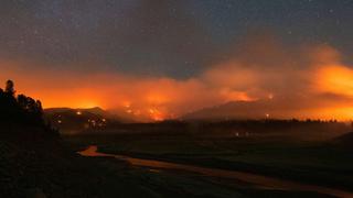 Miles de personas evacúan en Canadá y California ante incendios forestales