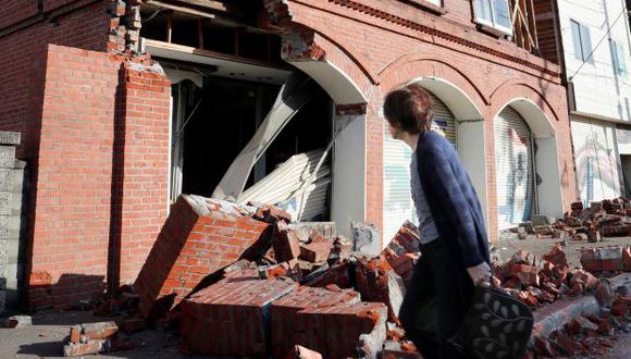 Un edificio dañado por un fuerte terremoto se ve en la ciudad de Abira, en la isla norteña japonesa de Hokkaido. (Foto: Reuters)