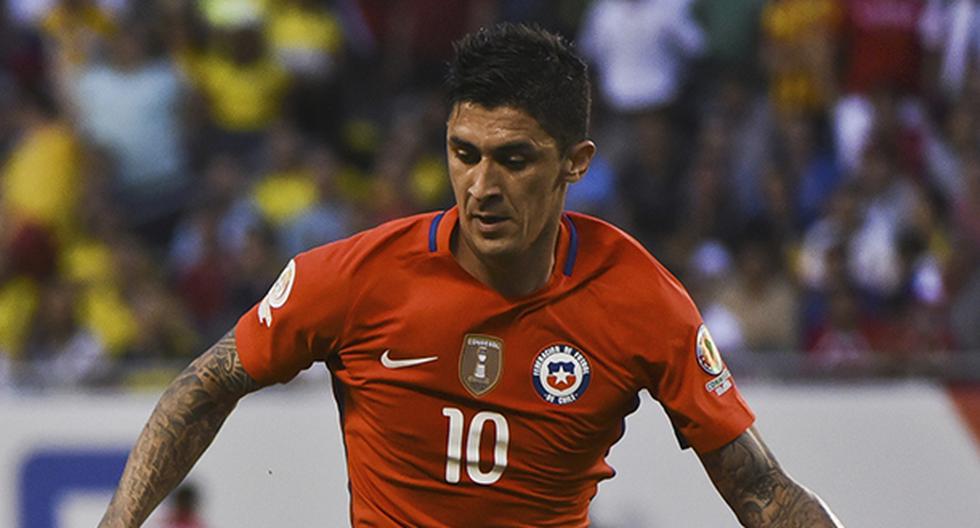 Chile confirmó su primera baja sensible para el partido ante la Selección Peruana por las Eliminatorias. Pablo Hernández se lesionó y no estará este martes. (Foto: Getty Images)