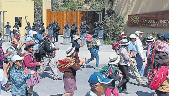 La polic&iacute;a resguard&oacute; hotel Tambo del Inka en Cusco. Representantes dijeron que no hab&iacute;an invadido terrenos comunales. (Miguel Neyra / El Comercio)