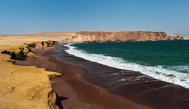 A 75 kilómetros de la laguna de Huacachina, por la Panamericana Sur, se encuentra la Reserva Nacional de Paracas. Posee un rico ecosistema costero compuesto de desiertos, playas, islas y acantilados. (Foto: Shutterstock)