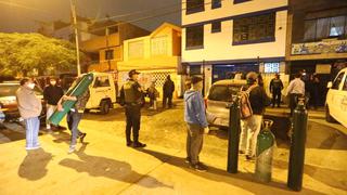 Largas colas y resguardo policial en local del Callao  que vende el metro cúbico de oxígeno a S/ 15