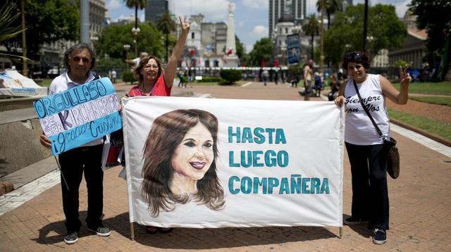 Cristina Fernández dice adiós ante miles en la Plaza de Mayo  - 9