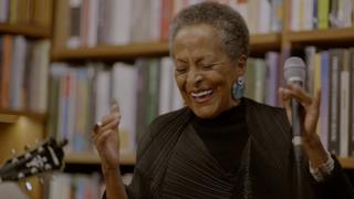 Así suena Susana Baca en su primera sesión Tiny Desk Concerts 