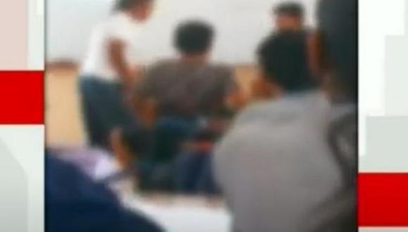 Profesora justificó su accionar debido a la "indisciplina en el aula". (Foto: Captura / Tv Perú)