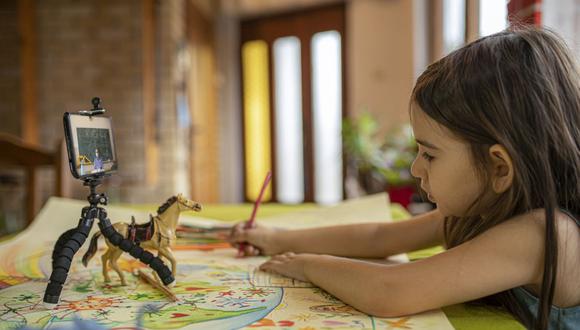 Los cursos de vacaciones útiles se adaptaron a la virtualidad y ofrecen variedad de propuestas recreativas. (Foto: Getty Images)