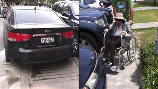 Autos bloquean rampas y accesos para discapacitados