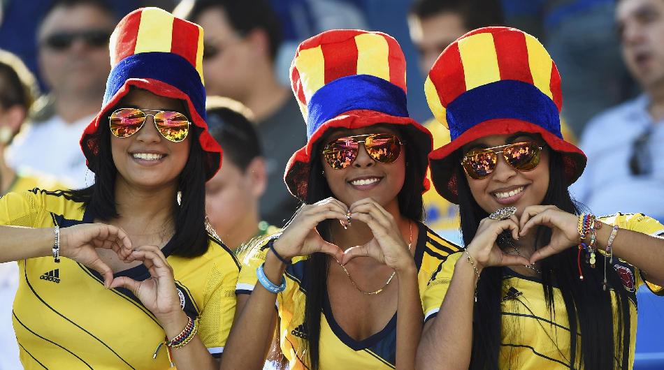 Japón vs. Colombia: bellas aficionadas alientan a sus equipos - 1