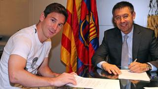Barcelona mostró a Lionel Messi firmando su nuevo contrato