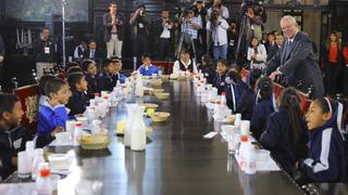 PPK desayunó con niños del hogar Sagrada Familia en Palacio de Gobierno [FOTOS]