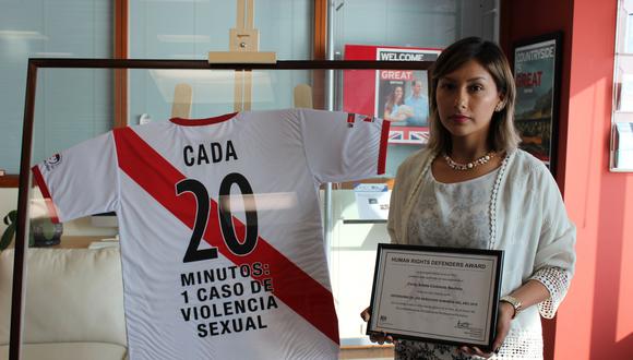 Arlette Contreras recibe distinción por su lucha contra la violencia hacia las mujeres