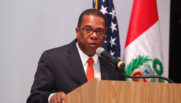 Embajador de EE.UU: Es "sumamente importante" fortalecer la UIF