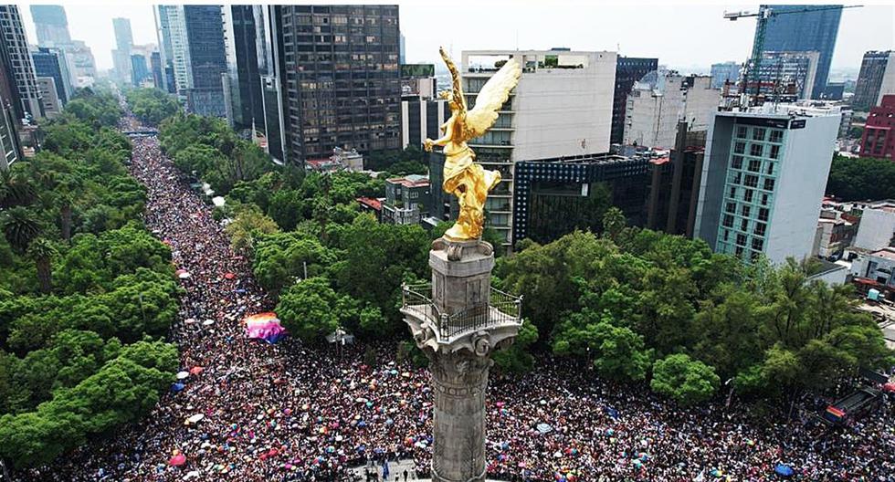 Miles de personas participan en la edición XLIV de la marcha del Orgullo LGBT+ en la Ciudad de México. (EFE/ Gobierno De La Ciudad de México).