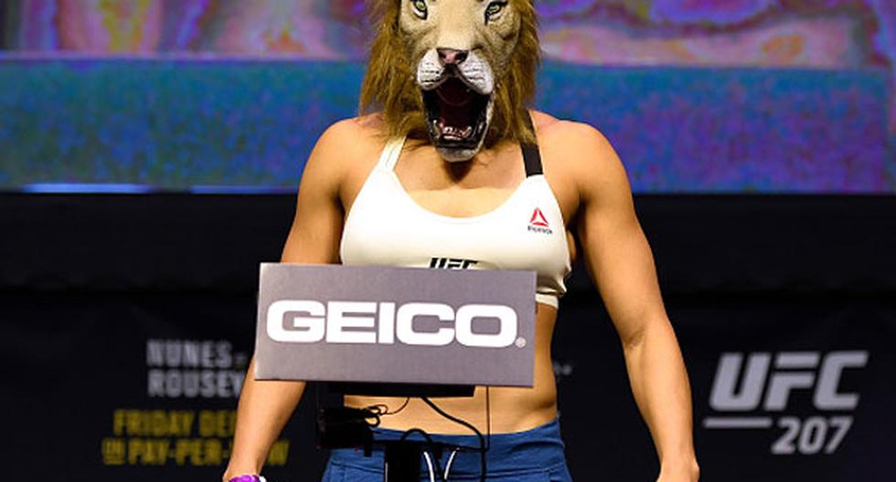 Amanda Nunes sorprendió con una máscara de león en el pesaje oficial de FUC 207 | Foto: Getty
