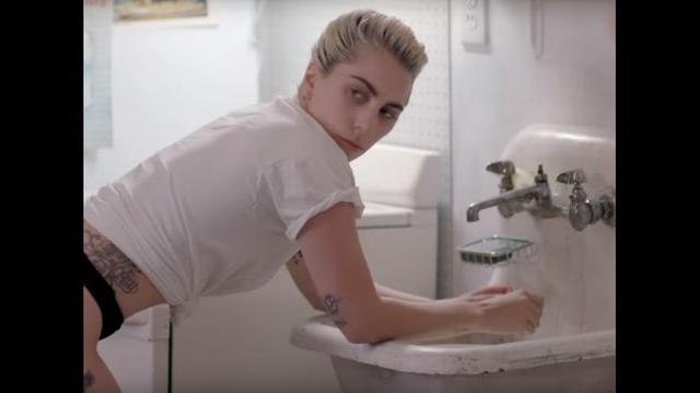 "Gaga: Five Foot Two" se llama el documental producido por Netflix sobre la vida de la mujer que hay detrás de la artista. (Foto: Captura YouTube)