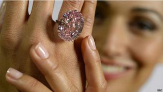 El misterio de los diamantes de color rosa