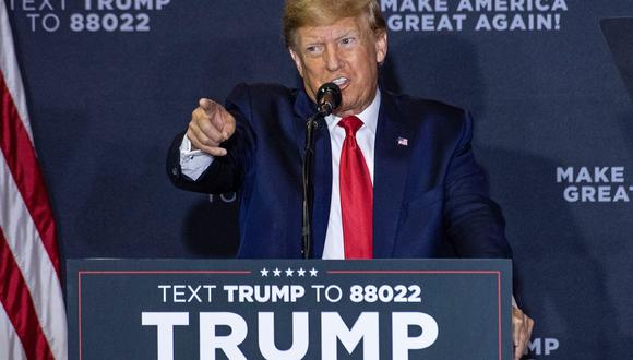 El expresidente de los Estados Unidos, Donald Trump, habla durante un mitin Make America Great Again en Manchester, New Hampshire, el 27 de abril de 2023. (Foto de Joseph Prezioso / AFP)