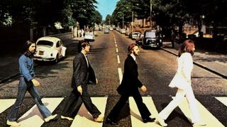 Paul McCartney cruza Abbey Road 49 años después | FOTOS