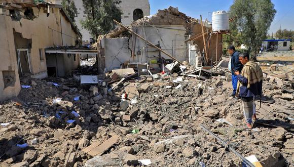 Los bombardeos estadounidenses y británicos contra posiciones hutíes en el Yemen comenzaron en respuesta a los ataques que los insurgentes llevan realizando de forma casi diaria desde el pasado 19 de noviembre. (Photo by MOHAMMED HUWAIS / AFP)
