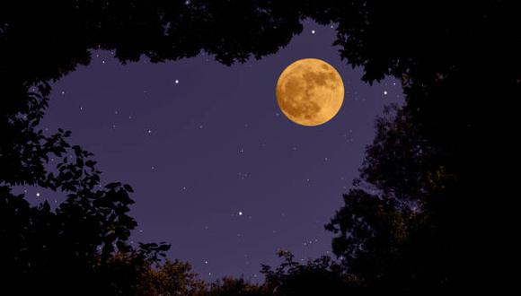 Conoce qué es la Luna de Fresa, cómo y cuándo aparecerá en este 2023, y quiénes podrán apreciarlo a simple vista. (Foto: iStock)