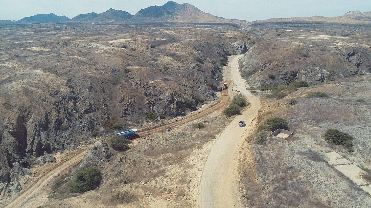 Piura: colocan primera piedra de carretera La Islilla afectada por El Niño costero