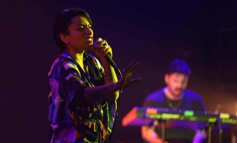 La cantante chileno-francesa se presentó este domingo en el festival Madrid Brillante, que busca reactivar la industria de la música en vivo en la capital española. (Foto: Claudia Alva para El Comercio)