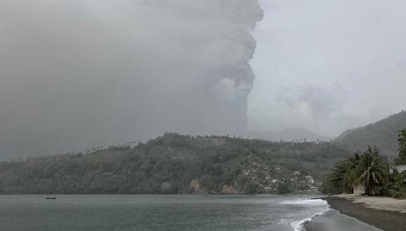La costa de Sotavento en el momento del inicio de la segunda erupción del volcán La Soufriere en San Vicente y las Granadinas. (Foto: EFE/UWI Seismic Research).