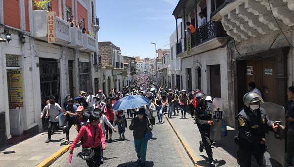 En Arequipa, así como en la mayoría de ciudades del país, las manifestaciones se dieron en forma pacífica. (Foto: Zenaida Condori)