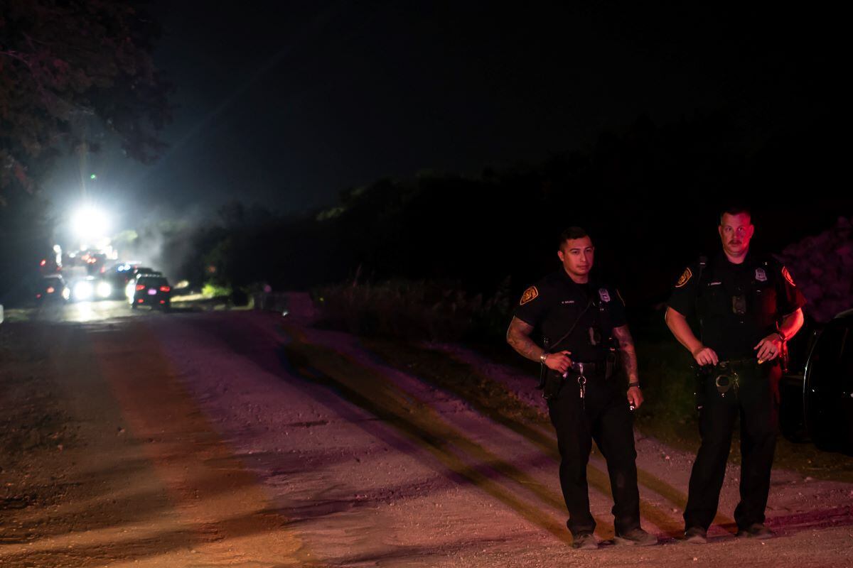 Police guard an area at the scene where a tractor-trailer with dead migrants was discovered in San Antonio, Texas, on June 27, 2022. (Sergio FLORES/AFP)