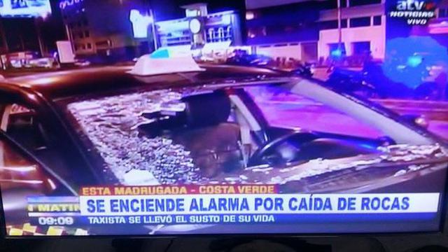 Costa Verde: piedra cayó sobre taxi cerca de la bajada de Sucre - 2