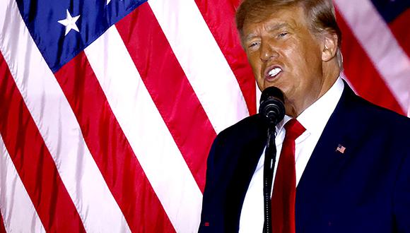 El expresidente de los Estados Unidos, Donald Trump, habla en el Mar-a-Lago Club en Palm Beach, Florida, el 15 de noviembre de 2022. (Foto de ALON SKUY / AFP)