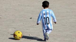 Talibán amenaza a niño afgano aficionado a Messi