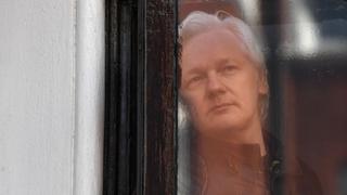 Assange: más de 70 diputados británicos piden su extradición a Suecia