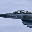 Un avión de combate F-16 de la Fuerza Aérea de los Países Bajos participa en un ejercicio de la OTAN el 4 de julio de 2023. (Foto de John THYS / AFP).