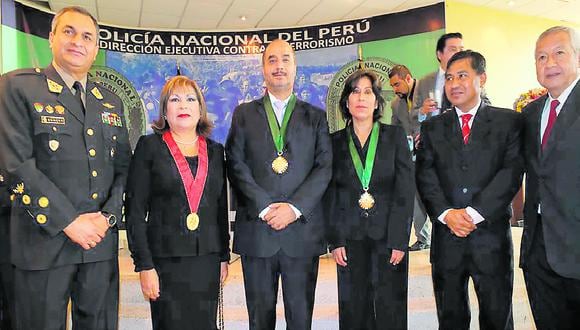 Eneida Aguilar (en la imagen, con la cinta verde en el cuello) ha participado en investigaciones contra ‘Artemio’ y en operaciones contra el terrorismo en el Vraem. (Foto: Ministerio Público)