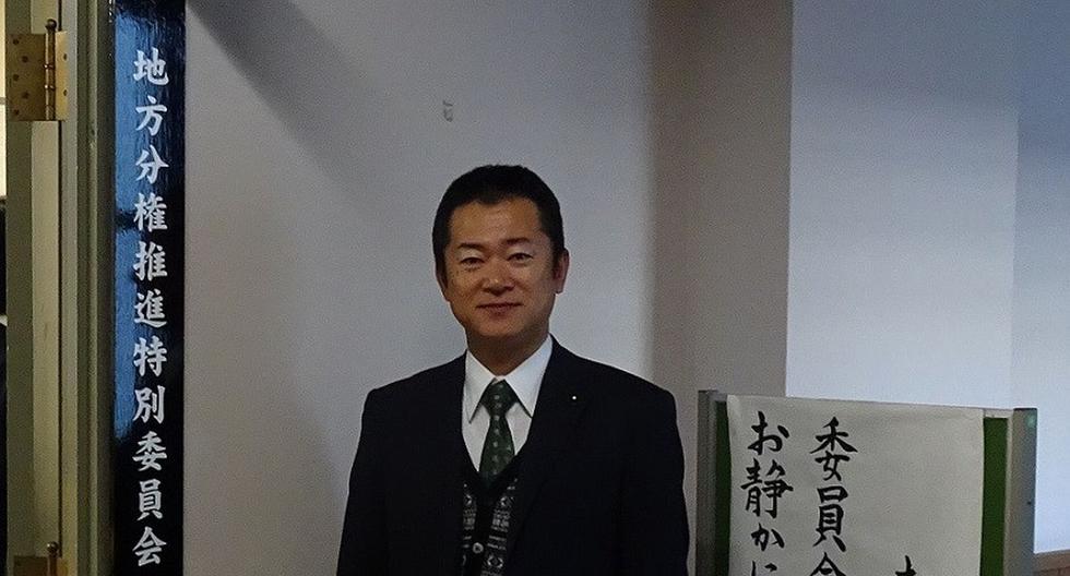 El político aseguró que ahora planea invertir lo ganado en las mascarillas en la lucha contra el coronavirus en su prefectura. (Facebook / Hiroyuki Morota)