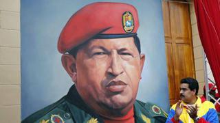 Hugo Chávez analiza imágenes de satélite y da órdenes, dice su gobierno