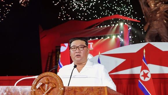 Kim Jong-un pronuncia un discurso por el 69 aniversario del fin de la Guerra de Corea. (Foto: EFE/EPA/KCNA).