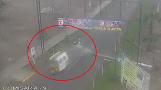Ancón: mototaxista se salvó de morir aplastado por poste de luz [VIDEO]