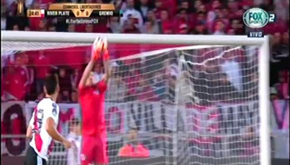 River Plate vs. Gremio: Franco Armani evitó el 1-0 de los brasileños con esta atajada. (Foto: captura)