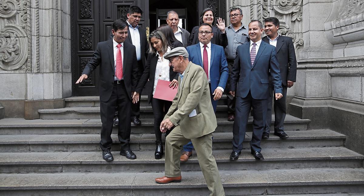 Algunas figuras relevantes del Frente Amplio como Enrique Fernández Chacón (Lima) han desaparecido del escenario parlamentario y mediático. Mientras que el vocero titular Lenin Checco (Apurímac) no ha tenido mayor protagonismo. Ni bien comenzó su función, Arlette Contreras renunció. (Foto: GEC)